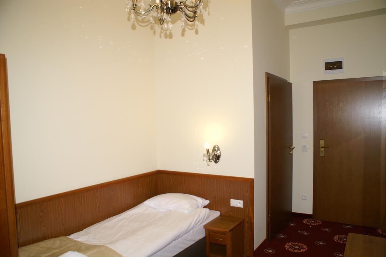 Hotel President Kock Room photo